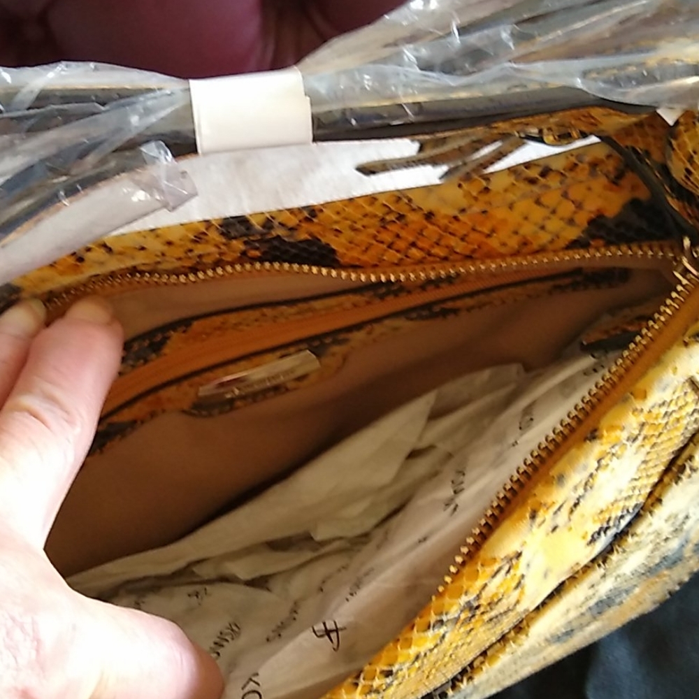 B Makowsky python print leather purse - Picture 6 of 12